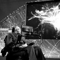 14 marca 2018 roku w wieku 76 zmarł Stephen Hawking